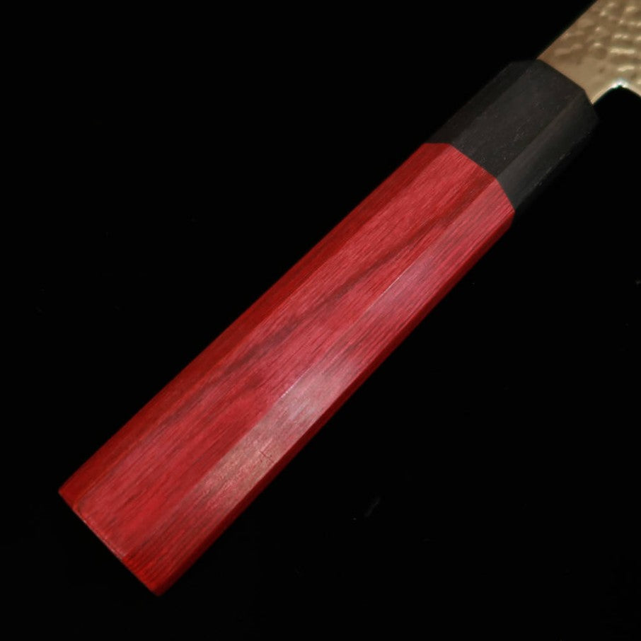 V.ROAD Nosyu Masatsune, gyuto VG10, acabado martillado, damasco de 33 capas, mango de laminado reforzado rojo × negro (210 mm)