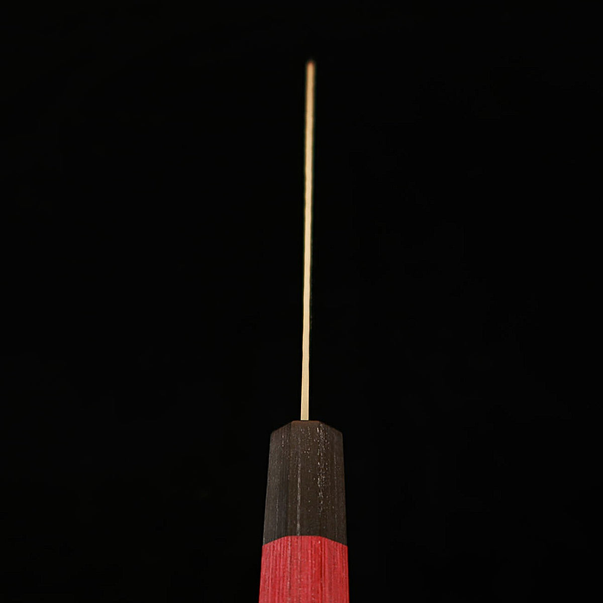 V.ROAD Nosyu Masatsune, gyuto VG10, acabado martillado, damasco de 33 capas, mango de laminado reforzado rojo × negro (210 mm)