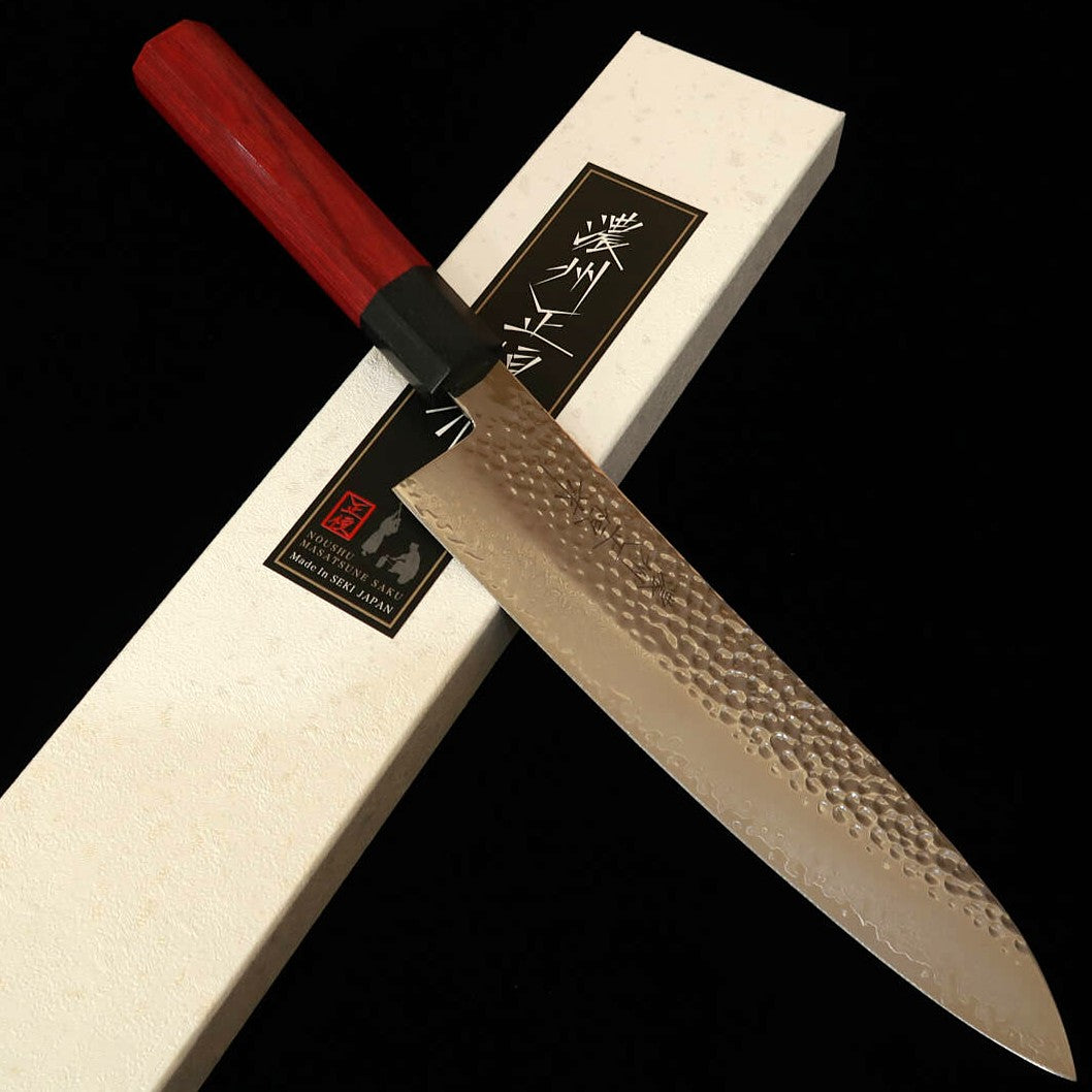 V.ROAD Nosyu Masatsune, gyuto VG10, acabado martillado, damasco de 33 capas, mango de laminado reforzado rojo × negro (210 mm)