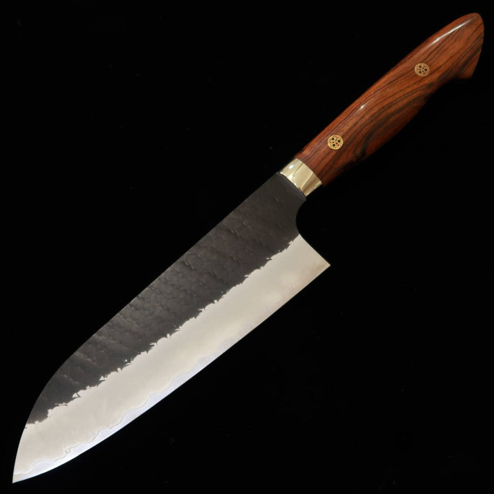 Nigara Forging Works, santoku SG2, acabado negro, martillado, mango de ironwood (180 mm)