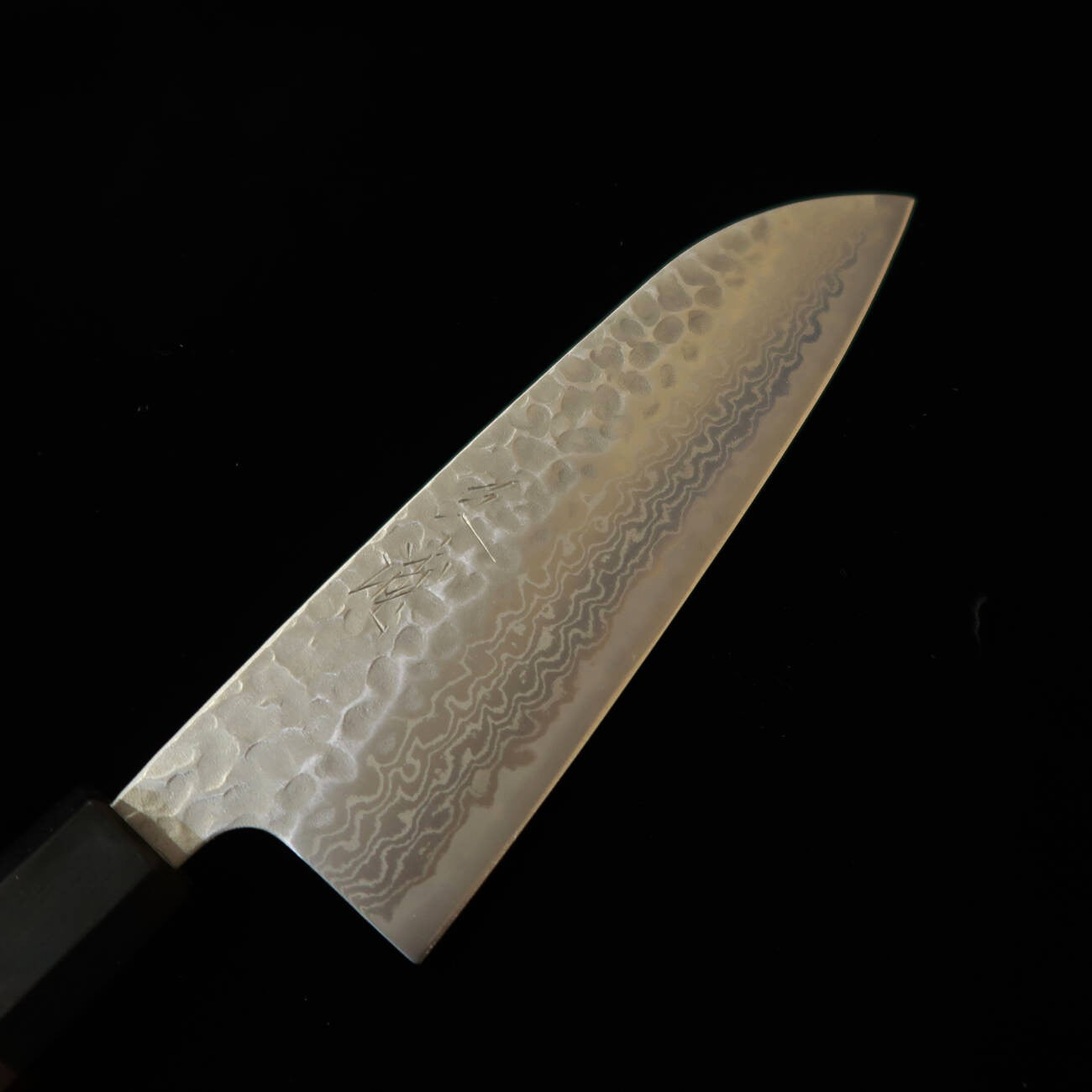 三浦MIURA 三徳 銀紙三号 ニッケルダマスカス 33層 鎚目 黒合板ウォルナット柄 （165mm）