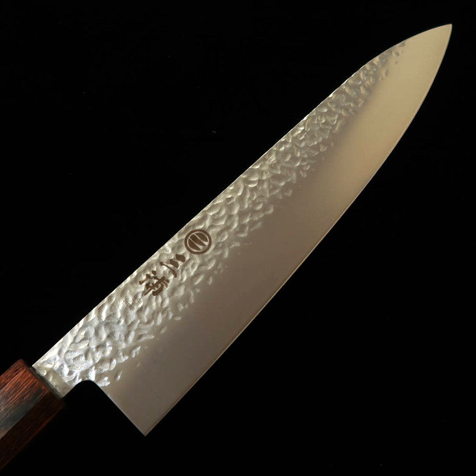 三浦MIURA 牛刀 AUS8 鎚目 マット 赤合板八角柄（210mm）