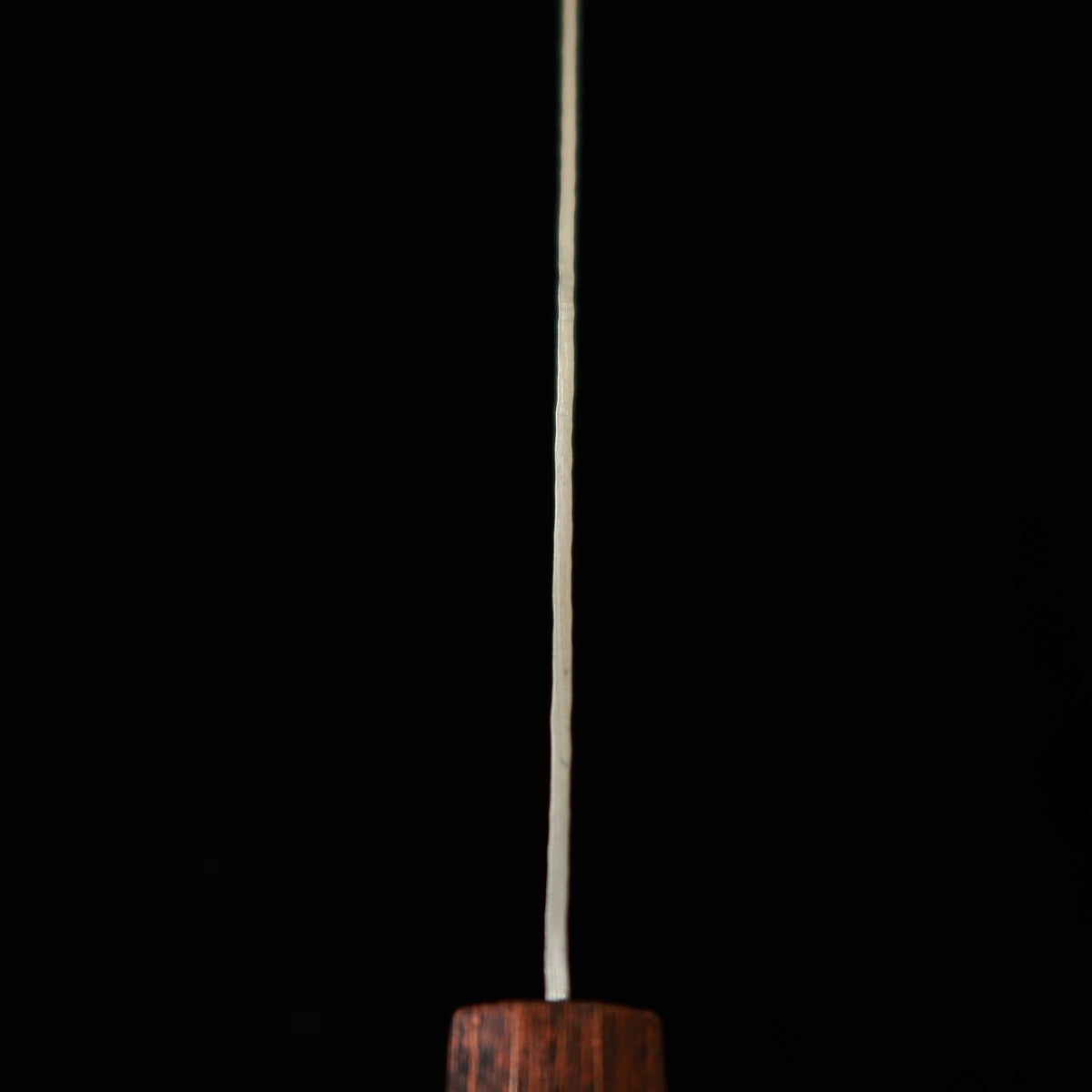 MIURA gyuto AUS8 martelado fosco cabo octogonal de laminado vermelho (210 mm)