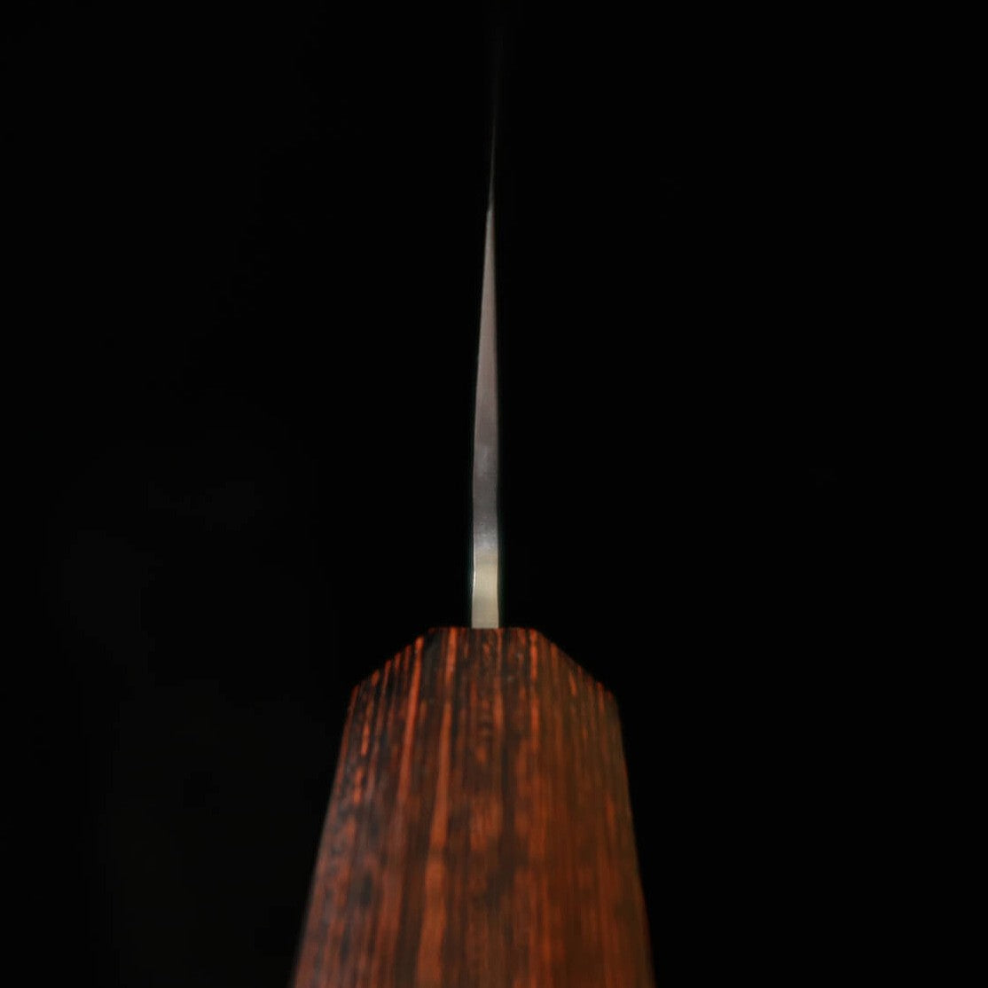 三浦MIURA 牛刀 AUS8 鎚目 マット 赤合板八角柄（210mm）