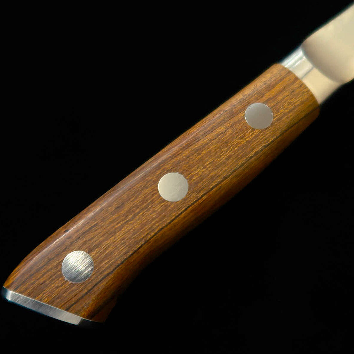 [Nouveau Standard] ZANMAI (MCUSTA) – Santoku, Série Classic 3 Damascus, Manche en bois de fer (Ironwood) (180 mm)