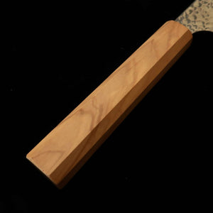 HATSUKOKORO Hatsukokoro – Taka, Santoku VG10, damas martelé, manche monobloc en olivier (170 mm)