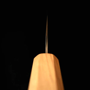 HATSUKOKORO Hatsukokoro – Taka, Santoku VG10, damas martelé, manche monobloc en olivier (170 mm)