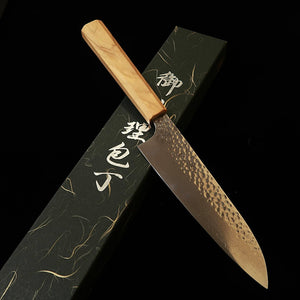 HATSUKOKORO Hatsukokoro – Taka, Santoku VG10, damas martelé, manche monobloc en olivier (170 mm)