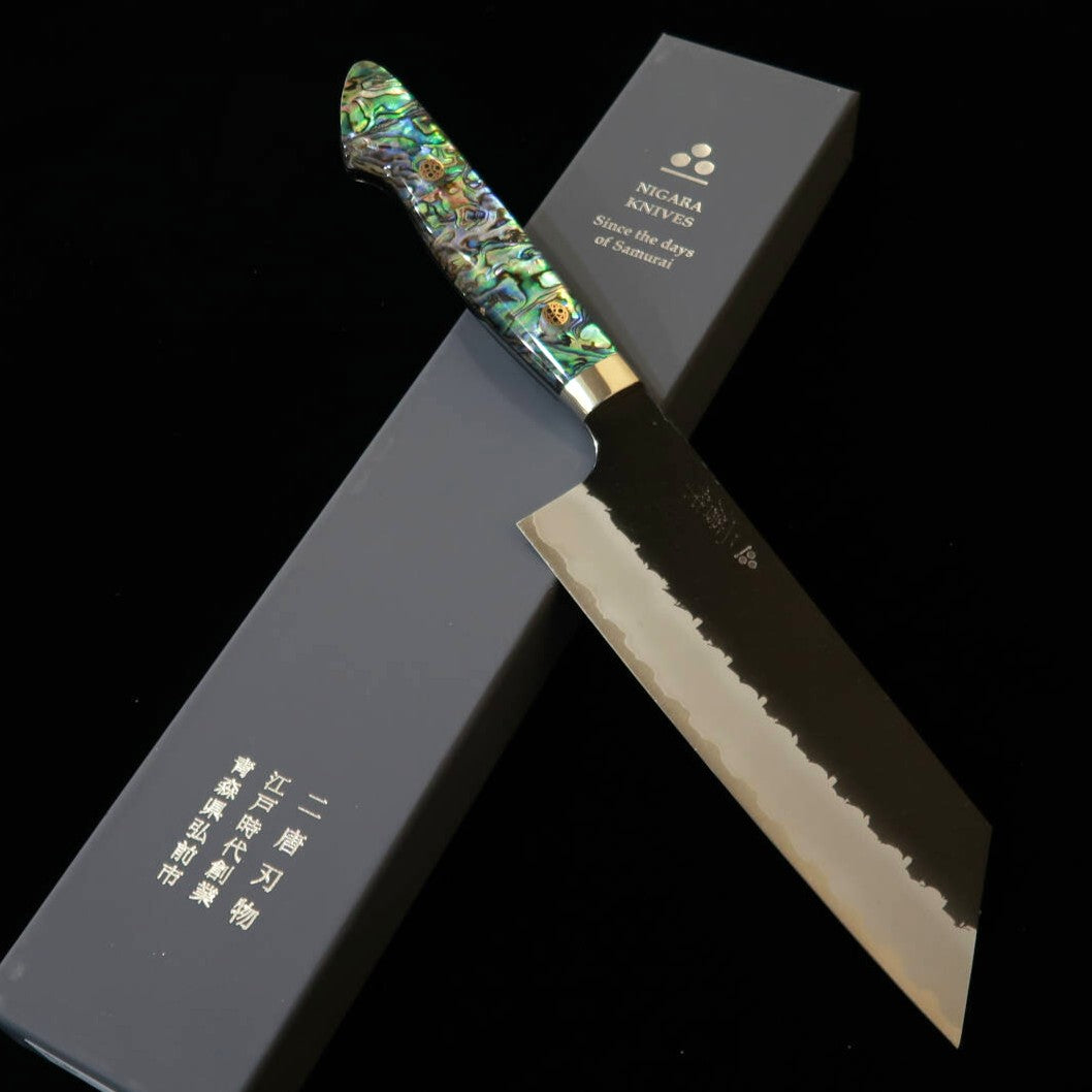 NIGARA (NITOU) cuchillo kiritsuke nakiri SG2 acabado negro martillado, mango con incrustaciones de nácar (180 mm)