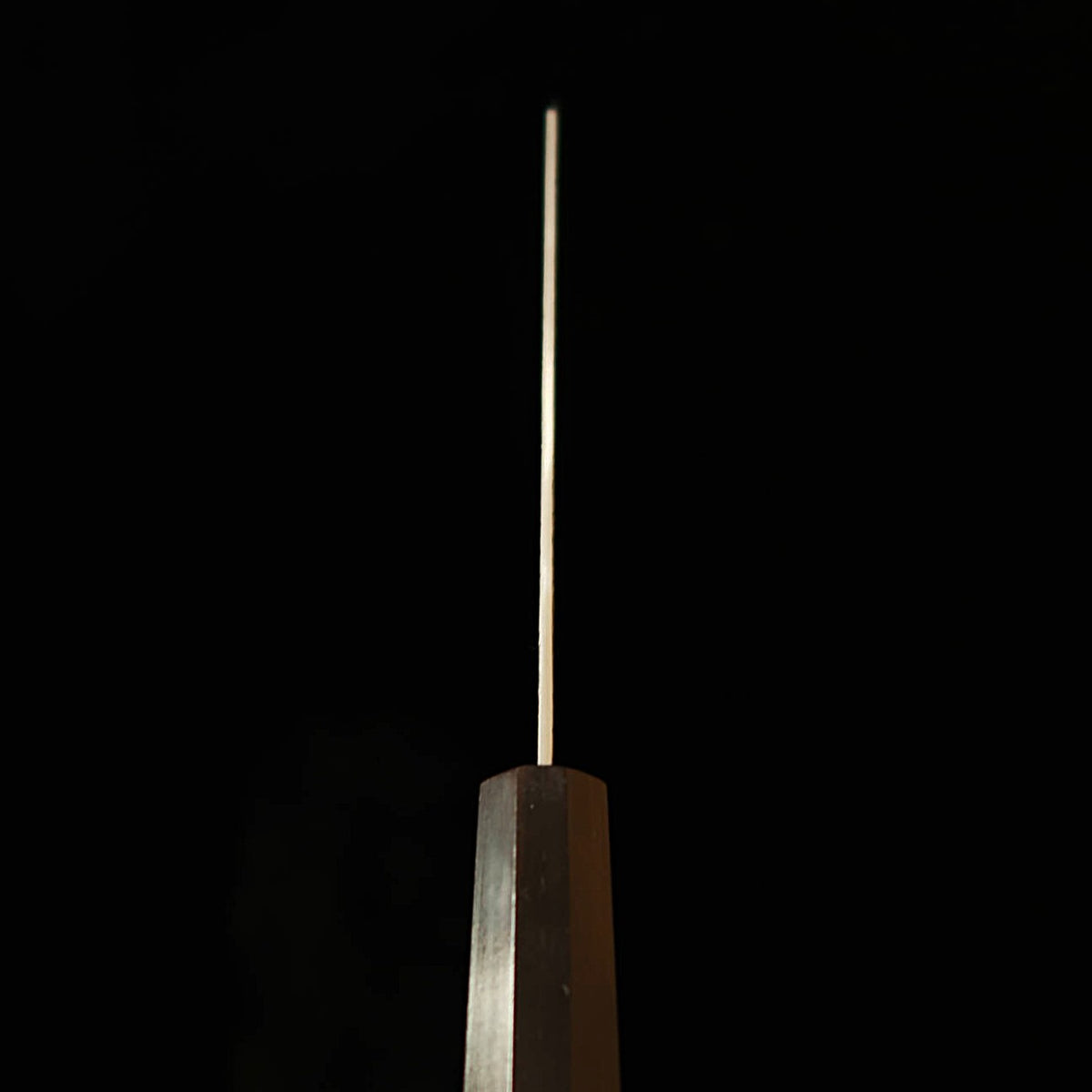 MIYAZAKI KAJIYA - Tsubaki - couteau d’office kiritsuke, acier Gingami n°3, martelé, manche monobloc en ébène (150 mm)