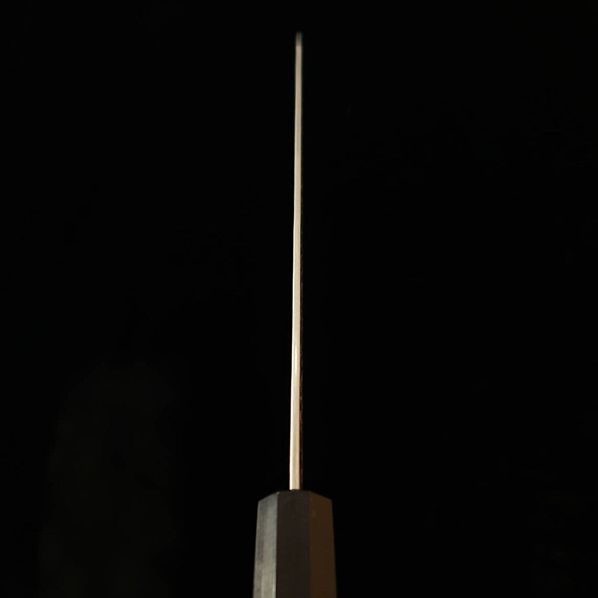 Faca Gyuto NIGARA VG XEOS forjada com lâmina de damasco martelado e cabo de pau-rosa (210/240mm)