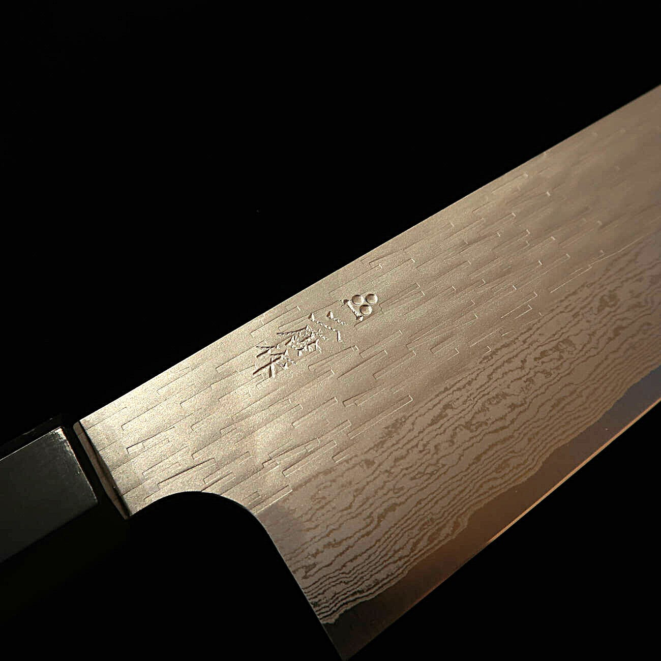 Faca Gyuto NIGARA VG XEOS forjada com lâmina de damasco martelado e cabo de pau-rosa (210/240mm)