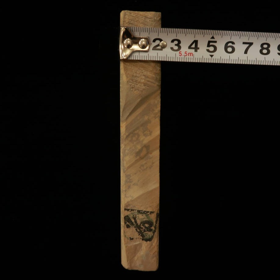 Maji-yama modelo 100, 62 × 148 × 23 mm