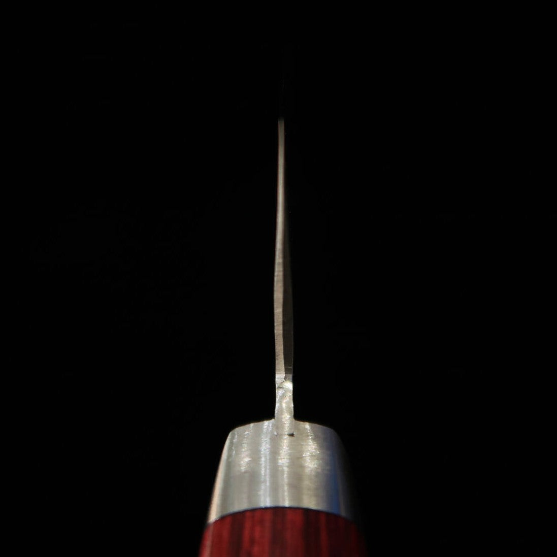 Miura MIURA Santoku V1 Martelée Manche rouge (165 mm)