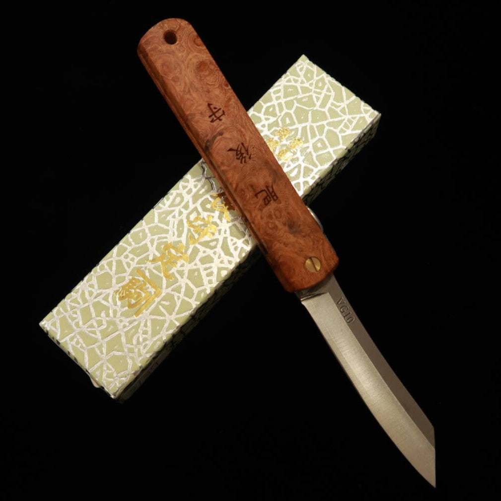KANEKOMA Nagao Kanekoma – série Woody, Higonokami VG10, âme inox, manche en loupe de karin (70 mm)