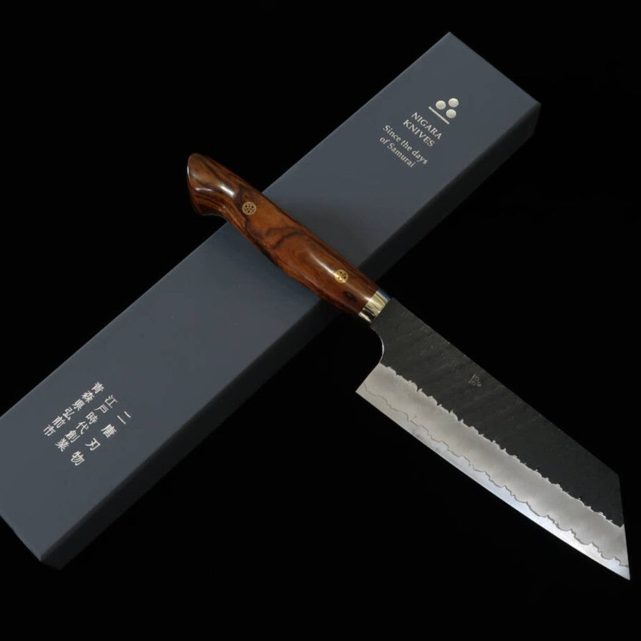Nigara Hamono Tanrenjo NIGARA nakiri kiritsuke SG2 kuro-uchi martillado mango de ironwood (180 mm)