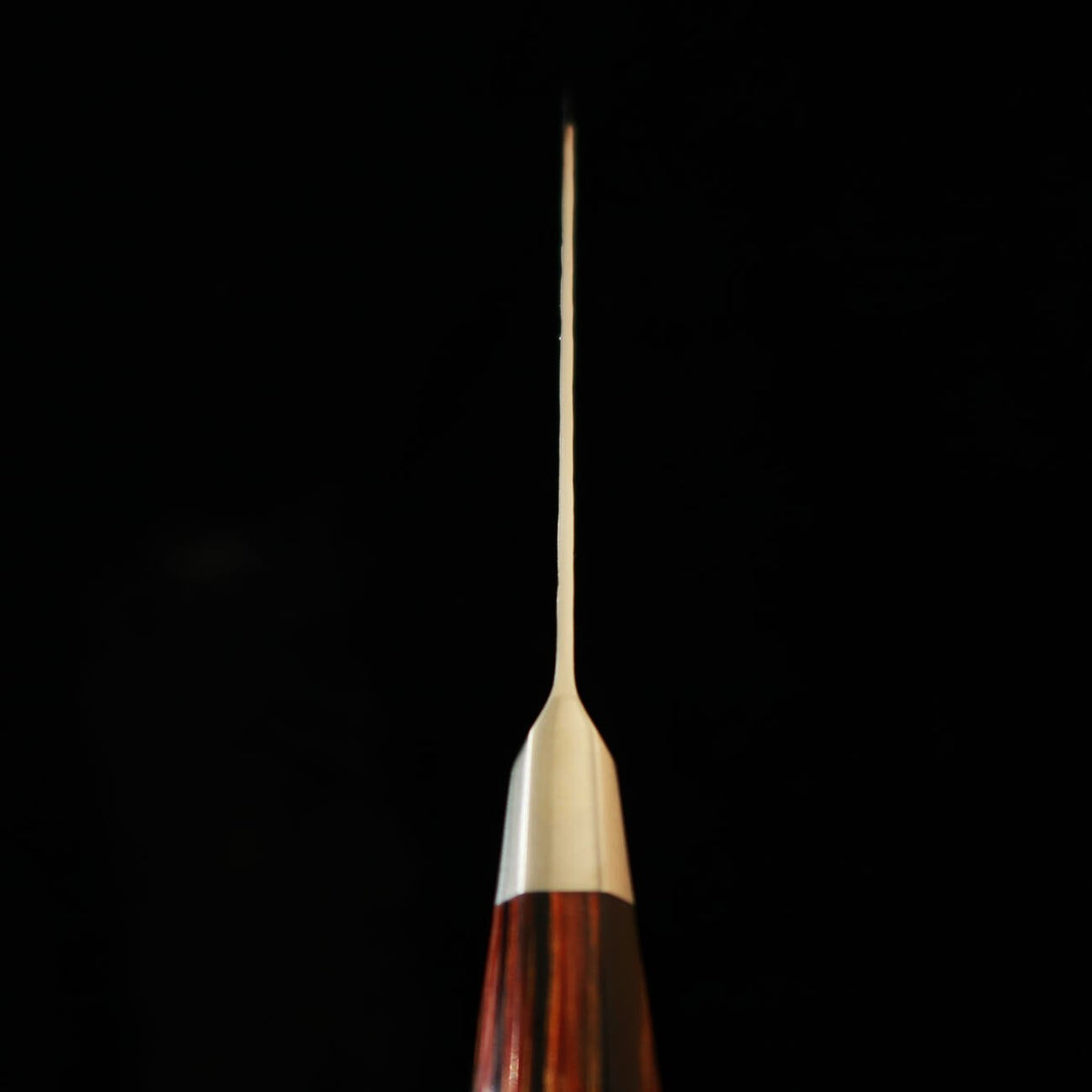 Couteau Santoku Suzukaze, Acier Poudre Damas Martelé, Manche en Bois Lamellé Compressé (180 mm)