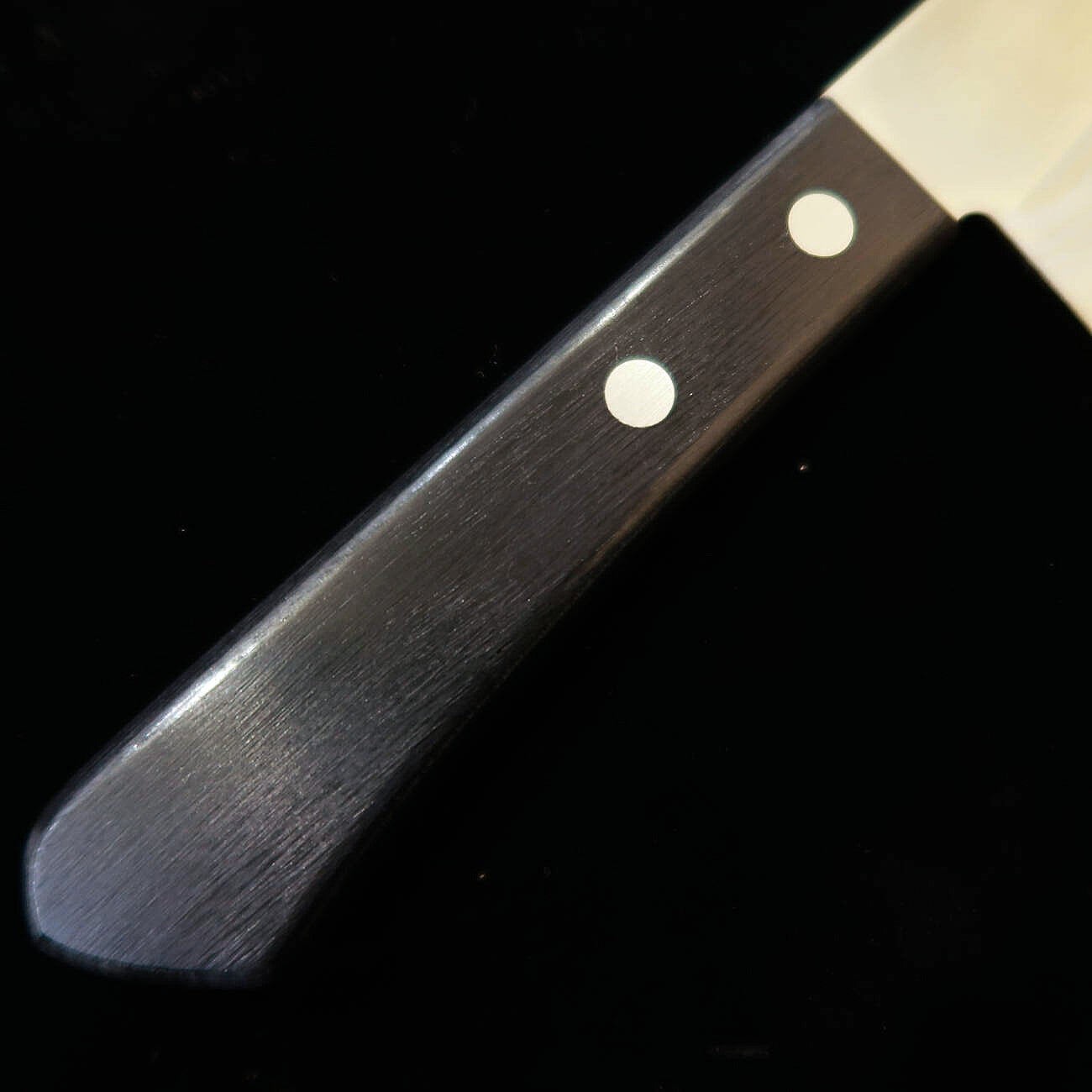 MIURA – Santoku, Acier DP Gold, Damas, Manche en bois composite noir (170 mm)