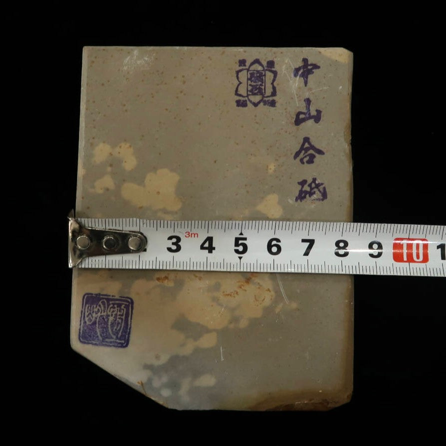 天然砥石　中山　畑中時代　コッパ　手切り（83×111×19mm）