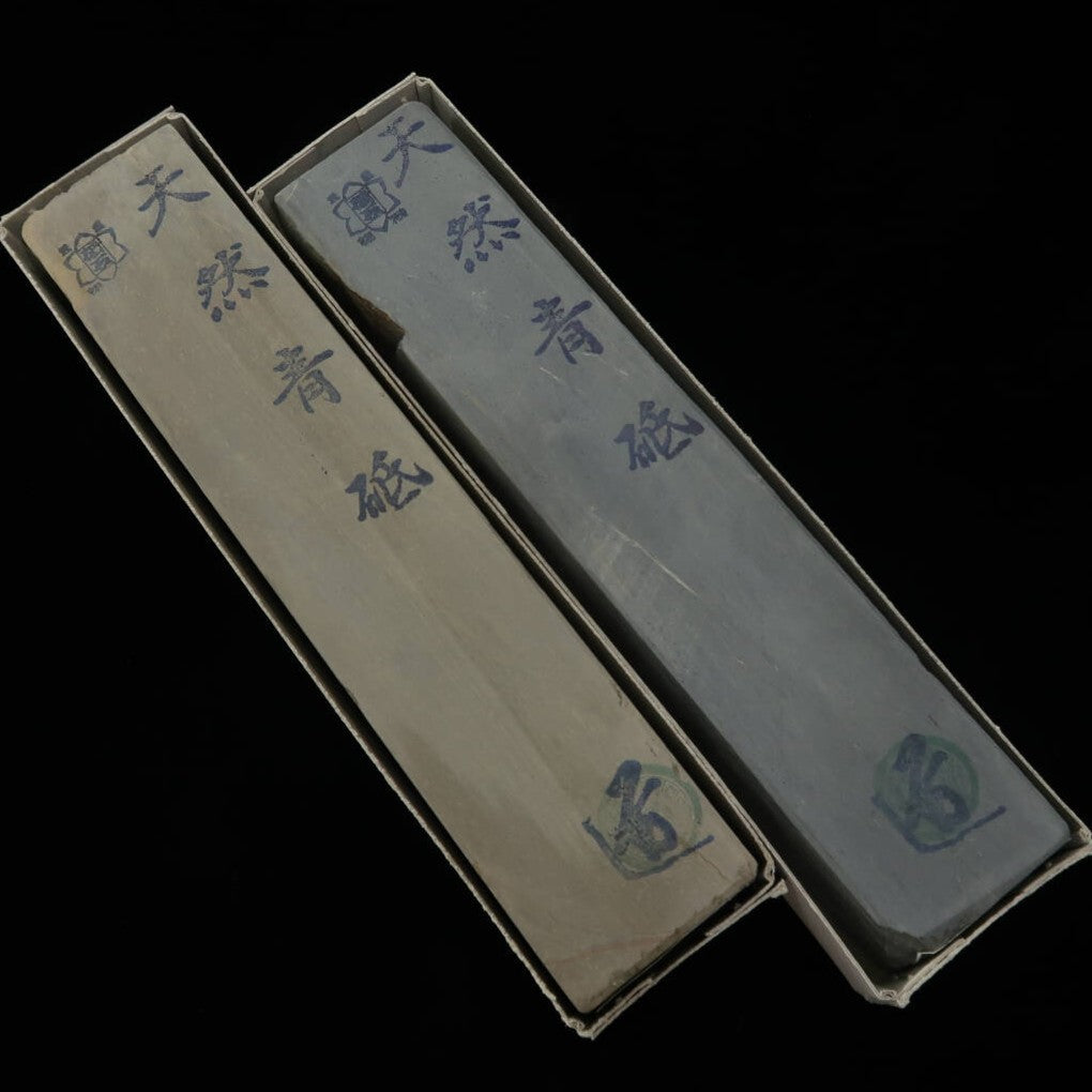Natural whetstone Aoto San-gata with box (39 x 199 x 40mm)