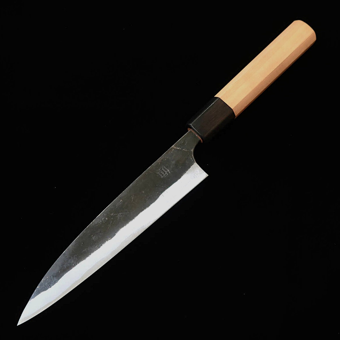 MIURA Onijin yanagiba aço Shirogami #1 cabo de laminado preto com cerejeira (150 mm)