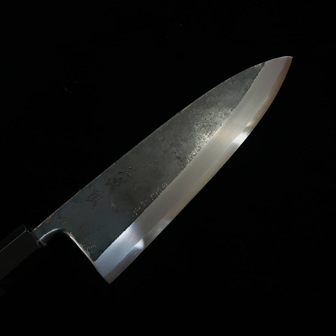 MIURA Itadaki Deba Acier Shirogami n°2 Finition noire Manche en ébène avec virole argentée (180 mm)
