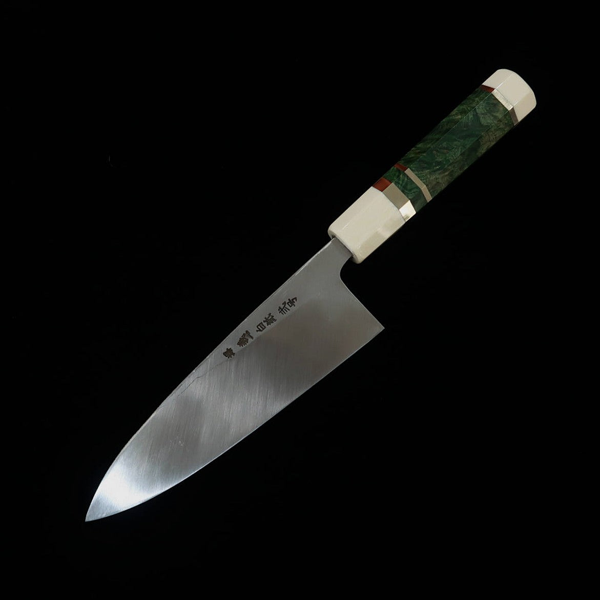 MIURA Itadaki Deba Tanaka Yoshikazu Acero Shirogami nº 2 acabado negro Mango de madera estabilizada con virola de plata (165 mm)