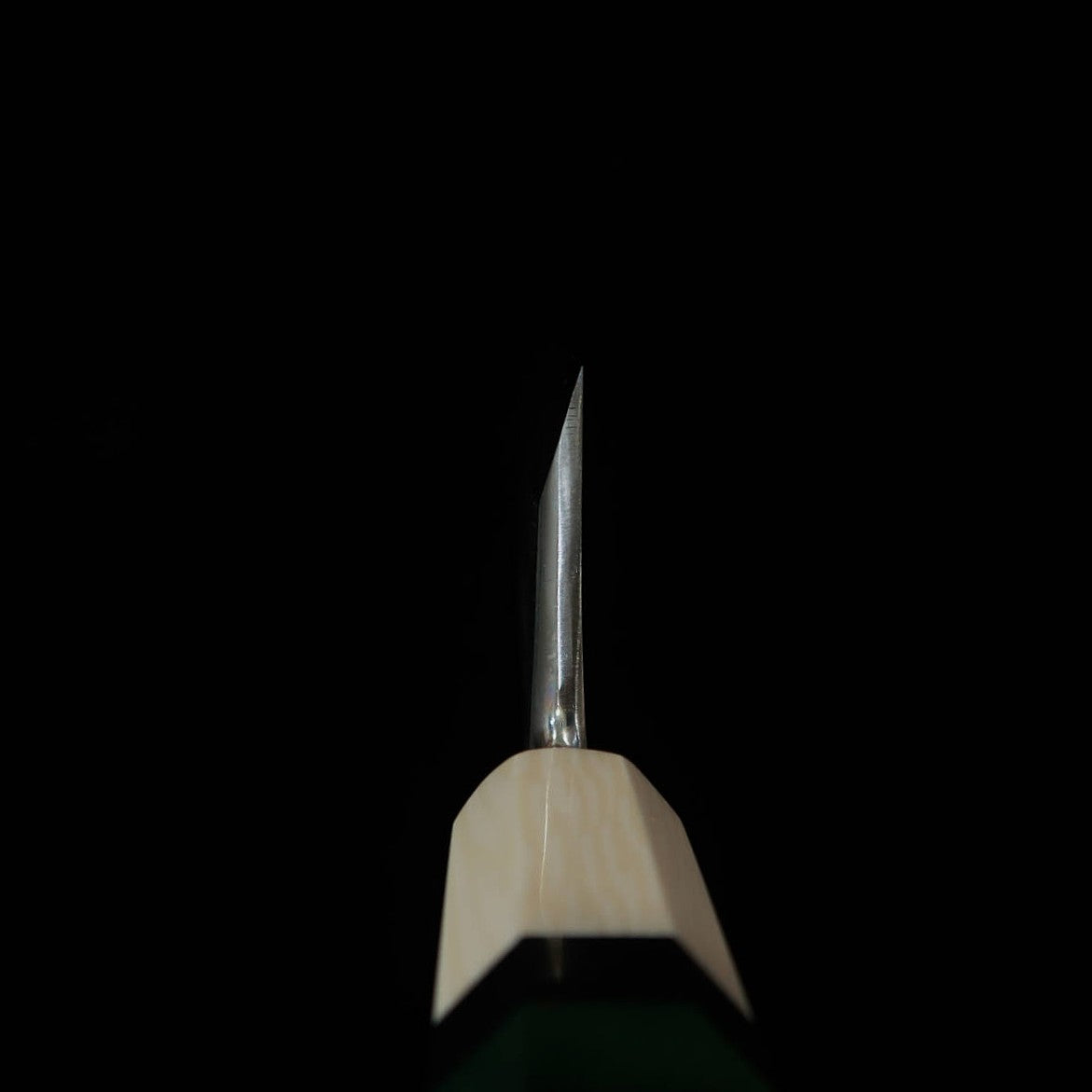 MIURA Itadaki Deba Tanaka Yoshikazu Acero Shirogami nº 2 acabado negro Mango de madera estabilizada con virola de plata (150 mm)