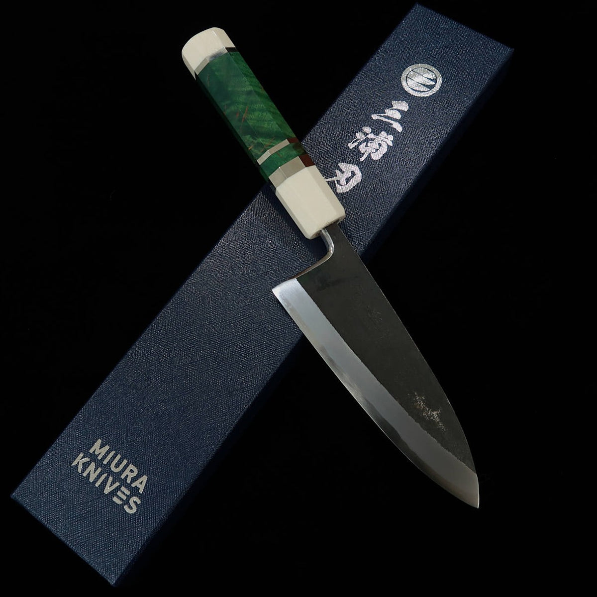 MIURA Itadaki Deba Tanaka Yoshikazu Acero Shirogami nº 2 acabado negro Mango de madera estabilizada con virola de plata (150 mm)