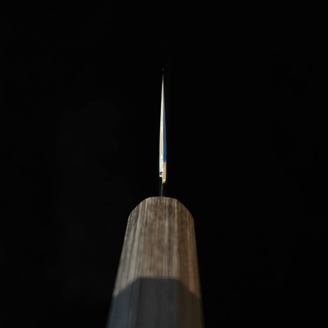 HADO Shiosai, acero SG2, martillado, virola gris, mango de laminado negro, bunka (180 mm)