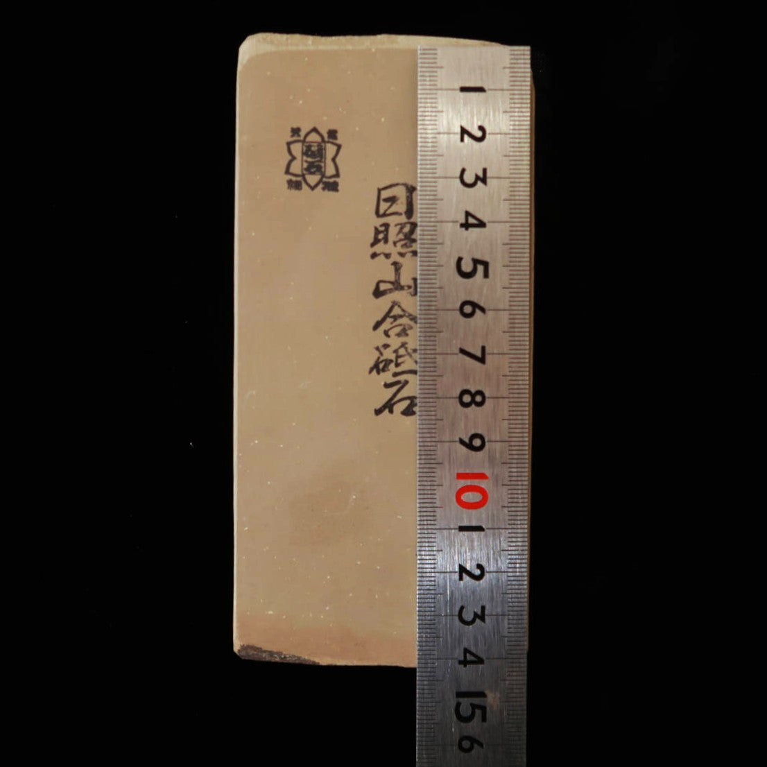 Pedra de amolar natural Nisshōzan, acabamento fino (aoto/agotō), marrom-avermelhada, formato “leather”, 68×145×37 mm