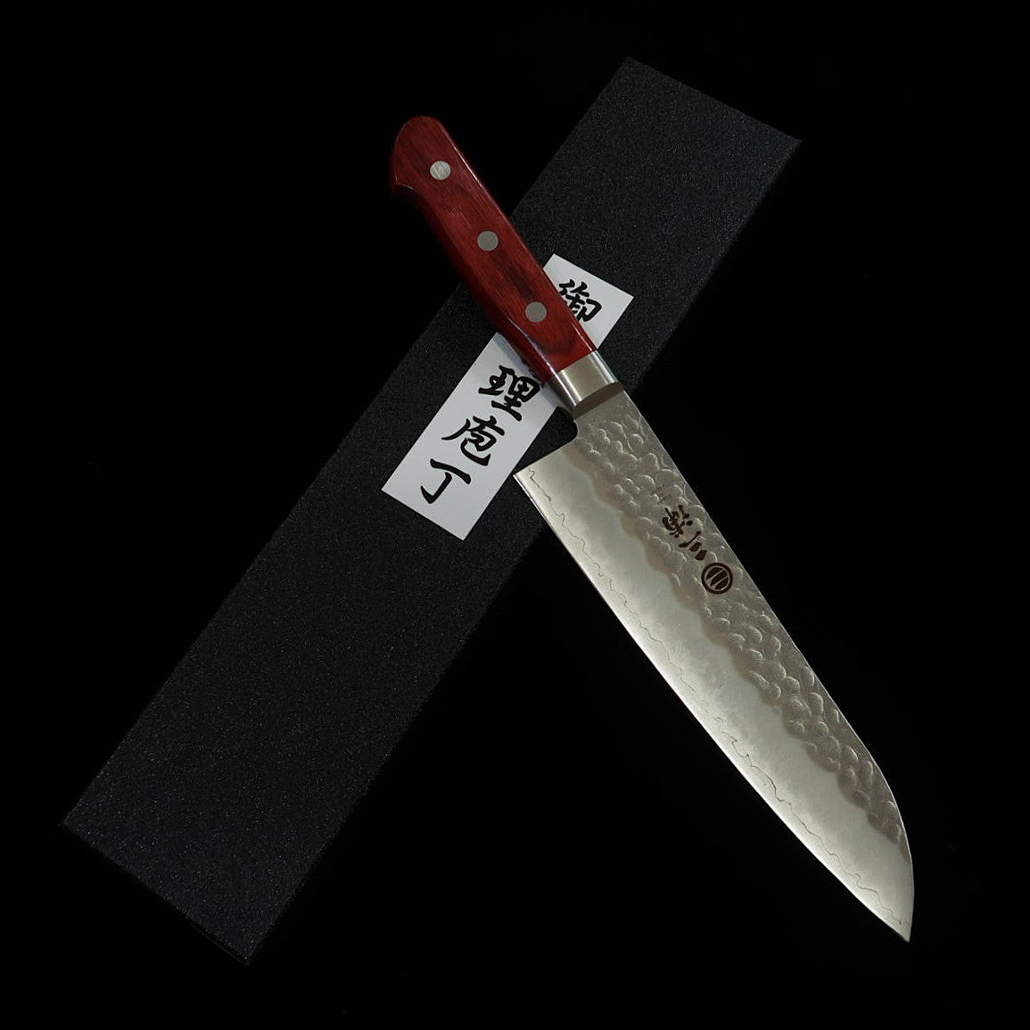 三浦 MIURA 三徳 AUS8 槌目 赤合板柄 (180mm)