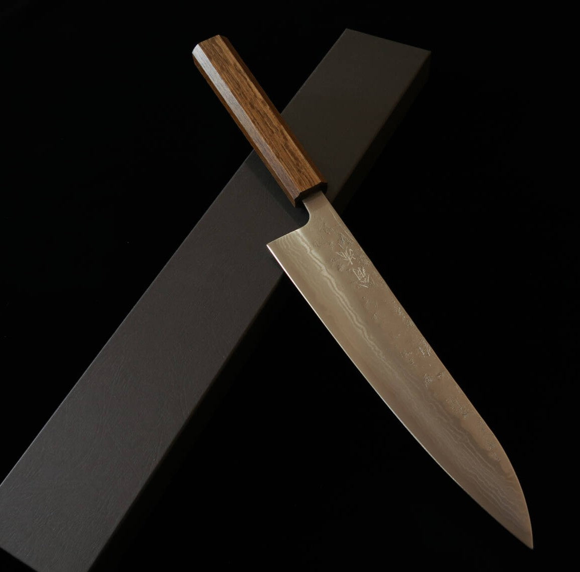 HADO Hado – Oinaru-ryu Gyuto, aço sueco, acabamento washi, cabo em carvalho preto (210 mm)