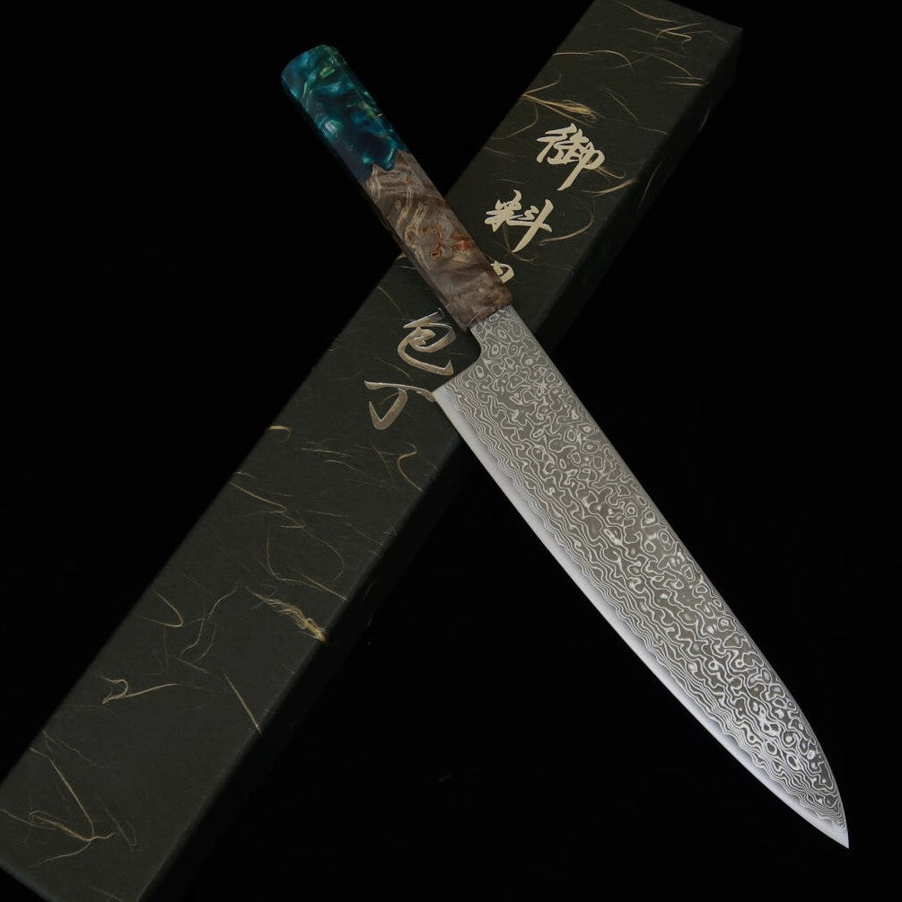 Couteau Gyuto Miura (210 mm) – Acier VG10 Damas nickel martelé, manche en résine et bois stabilisé noir et bleu-vert