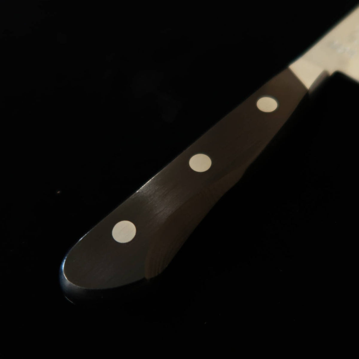 Gen Kotetsu – Petty aço Yasugi Aço Azul nº 2, acabamento Nashiji, com guarda, cabo em laminado preto (135 mm)