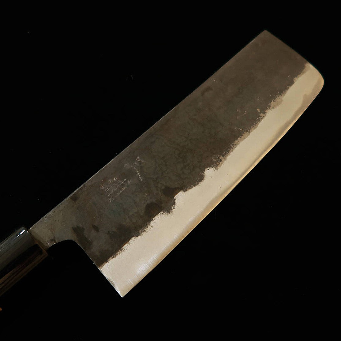MIURA 三浦, nakiri forjado, acero Shirogami #2, acabado negro forjado, mango de plástico-ho (forma de castaña) (170 mm)