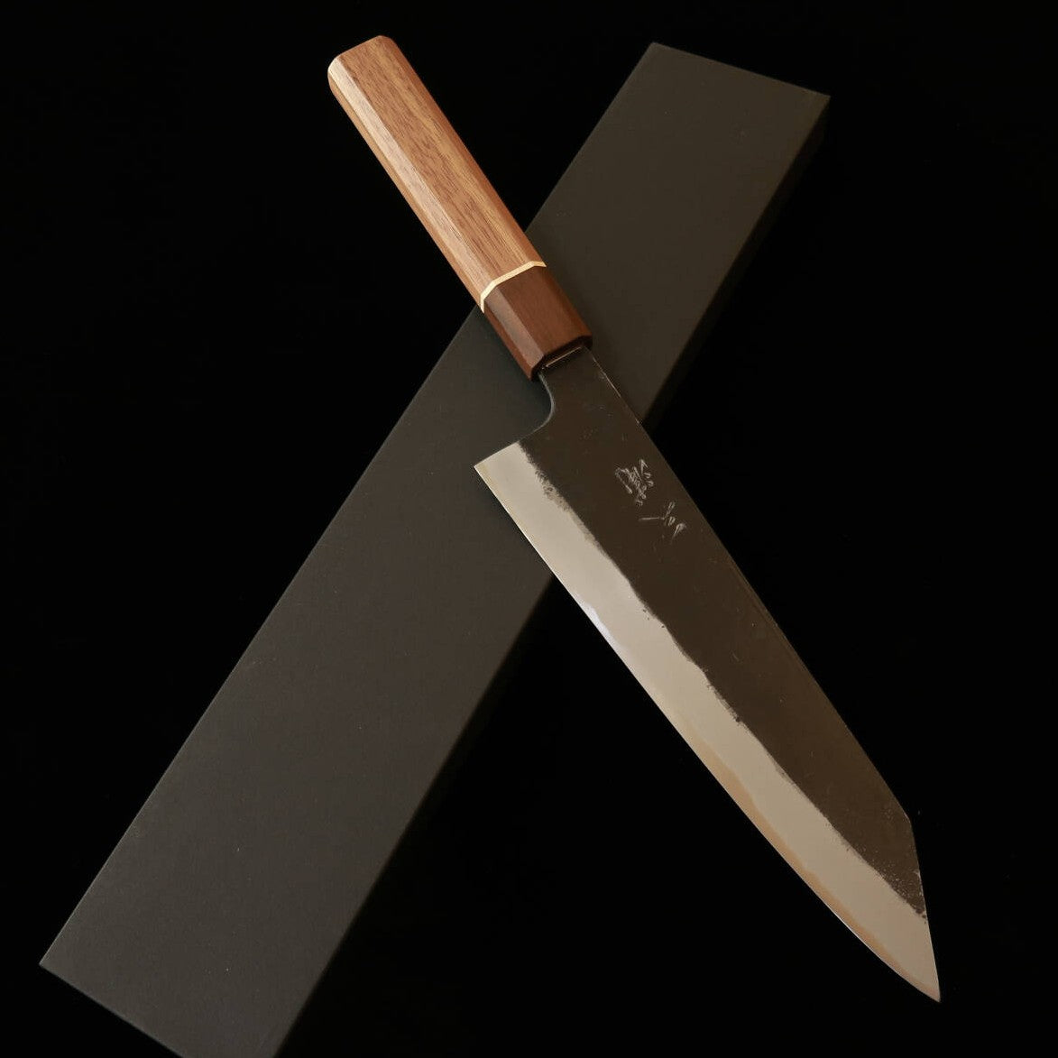 Miura MIURA Genbu Gyuto tipo espada, Shirogami nº2, acabado negro, mango octogonal SGW (210 mm)
