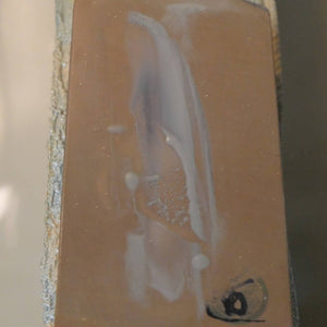 Pedra de amolar natural Nisshōzan, acabamento fino (aoto/agotō), marrom-avermelhada, formato “leather”, 68×145×37 mm