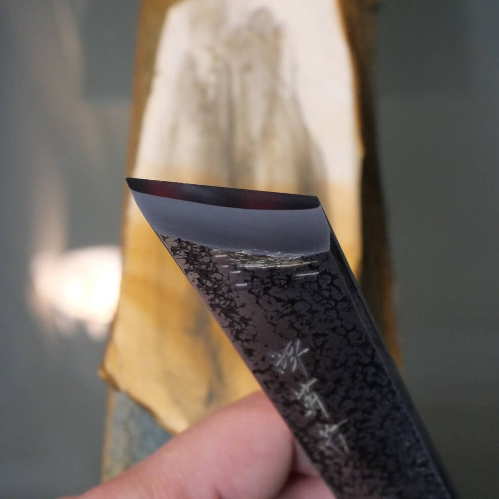 Mio Tsukushihime, piedra de afilar natural Iyo Meito M27, veteado “mokume”, 63 × 212 × 31 mm