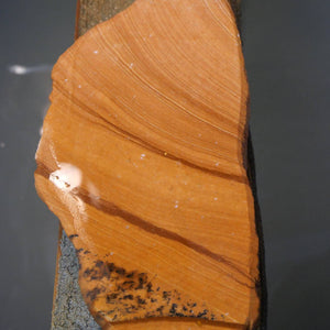 Miotsukushihime pedra de amolar natural Iyo Meito M28, veios vermelhos, 87×186×29 mm