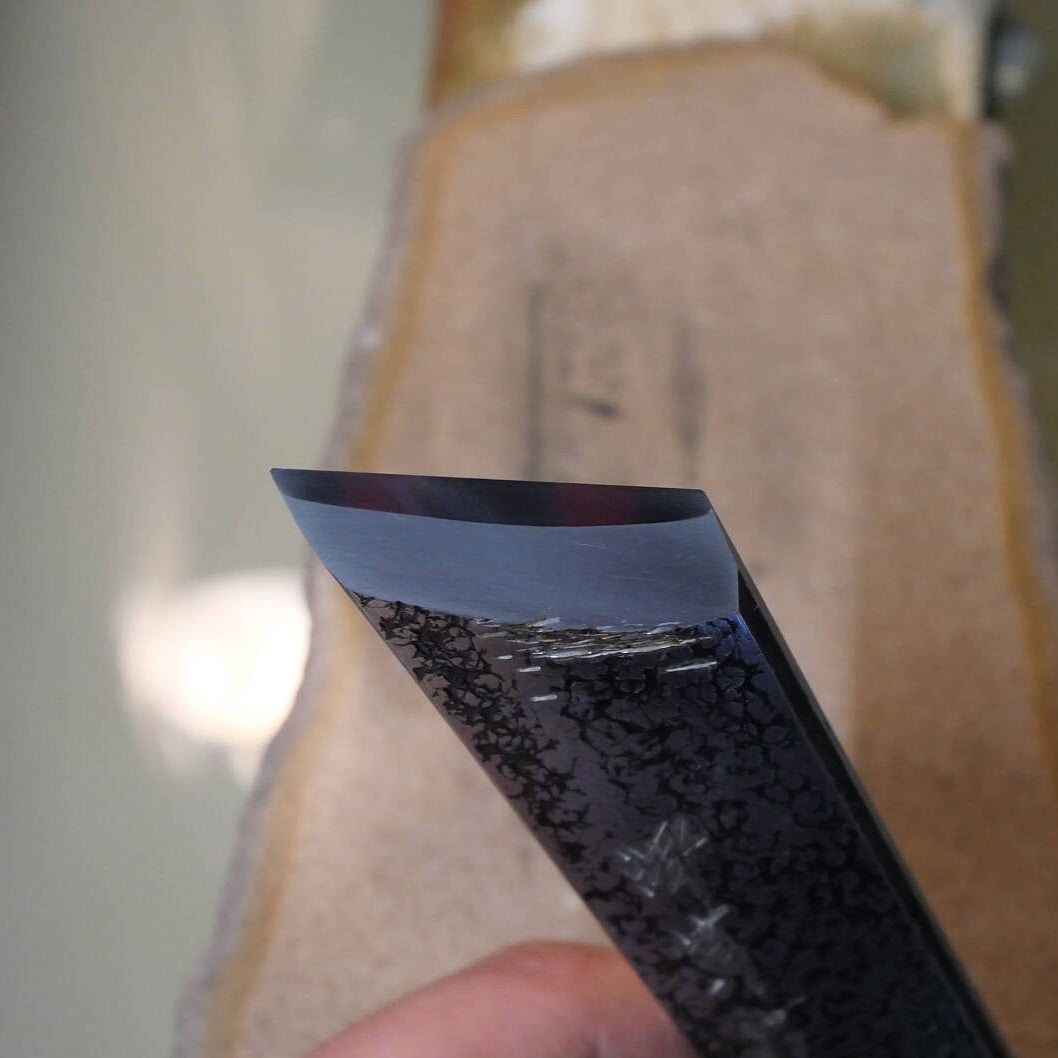 Mio Tsukushihime, piedra de afilar natural Iyo Meito M42 “Kokuzo Shiro”, 114 × 168 × 29 mm