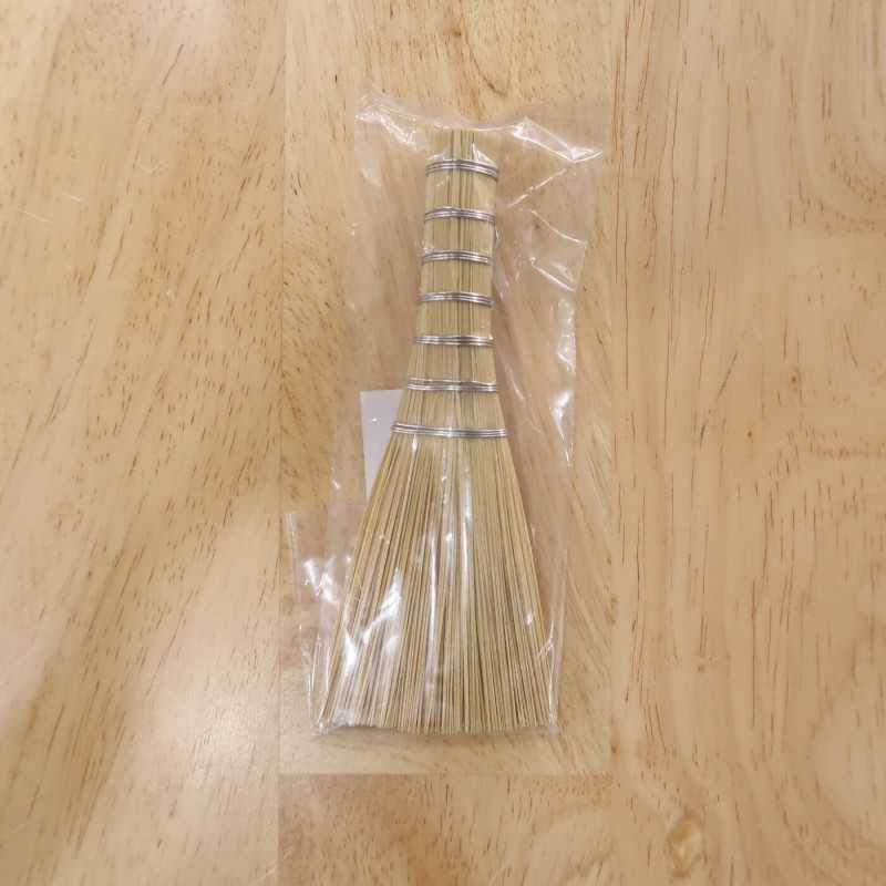 Grater cleaning brush