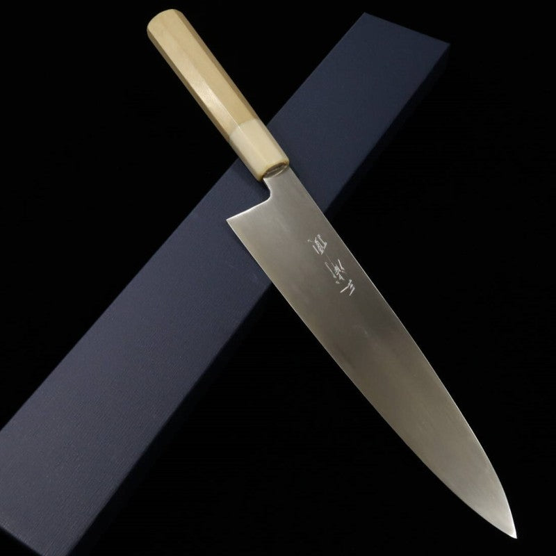 MIURA Itadaki, par Tanaka Giichi, Aogami #2, gyuto, finition M hairline, manche octogonal en corne de buffle blanche (210/240 mm)
