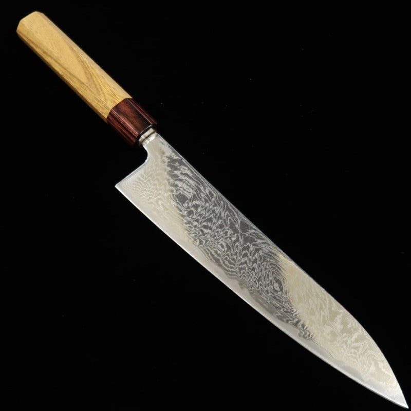 Couteau de chef Miura, lame en AUS10, motif tourbillon damas en nickel, manche en zelkova (210 mm).