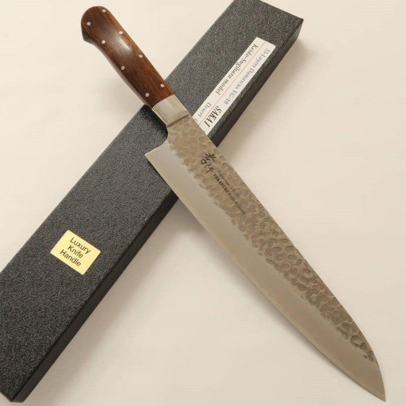SAKAI TAKAYUKI Gyuto modelo Sugihara VG10 Damasco martillado (210/240 mm)