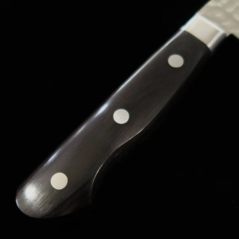 Miura Santoku acero inoxidable, damasco de 17 capas, acabado martillado, mango de laminado negro (180 mm)