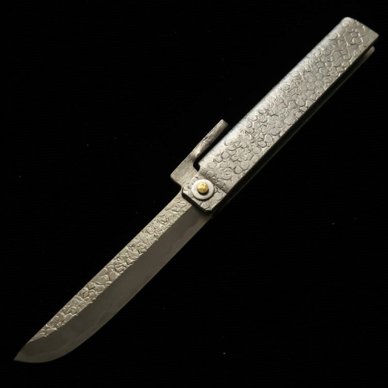 Tomita Fabrication Petit couteau Higo Fer ultra-doux forgé Lame à motif martelé en acier blanc avec boîte en paulownia et pochette de rangement (75mm)