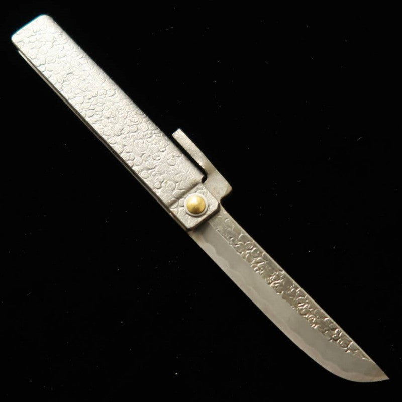Tomita Fabrication Petit couteau Higo Fer ultra-doux forgé Lame à motif martelé en acier blanc avec boîte en paulownia et pochette de rangement (75mm)